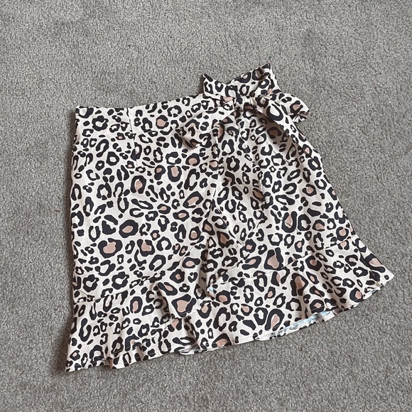 Dresses & Skirts - Leopard print ruffle wrap skirt